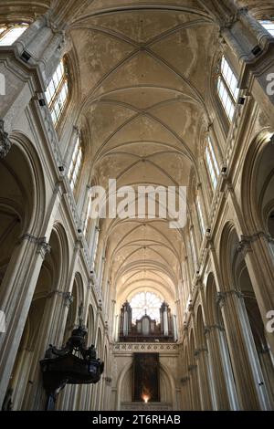 Das Schiff der Katharinenkirche (Eglise Sainte-Katharina) – Brüssel Belgien – 24. Oktober 2023 Stockfoto