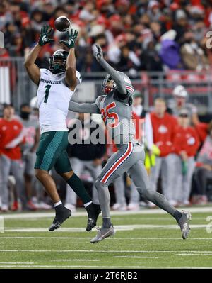 Ohio State Buckeyes Malik Hartford (25) bricht am Samstag, den 11. November 2023, einen Pass für Michigan State Spartans Jaren Mangham (1) im zweiten Quartal in Columbus (Ohio) auf. Foto von Aaron Josefczyk/UPI Stockfoto