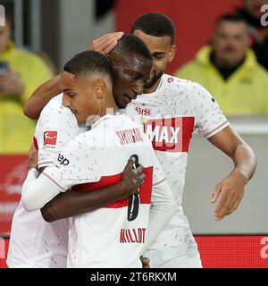 (231112) -- STUTTGART, 12. November 2023 (Xinhua) -- Serhou Guirassy (C) vom VfB Stuttgart feiert das Tor während des 1. Bundesliga-Spiels zwischen dem VfB Stuttgart und Borussia Dortmund in Stuttgart, 11. November 2023. (Foto: Ulrich Hufnagel/Xinhua) Stockfoto