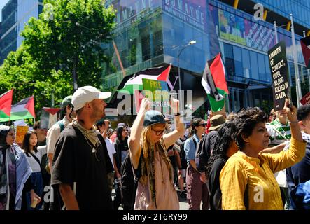 Melbourne CBD, 12. November 2023: Demonstranten der freien Palästinenser gehen durch die Stadt Melbourne, während während der Proteste in ganz Australien stattfinden. Corleve/Alamy Live News Stockfoto