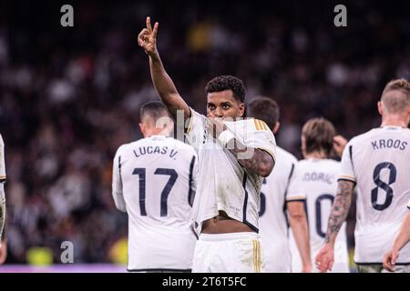 11. November 2023; Santiago Bernabeu Stadion, Madrid, Spanien, Spanisch La Liga Fußball, Real Madrid gegen Valencia; Rodrygo feiert, als er in der 84. Minute 5-0 Punkte erzielt Stockfoto
