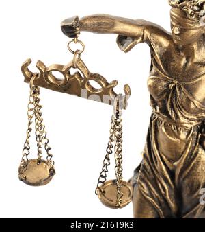 Die Statue von Lady Justice, isoliert auf Weiß. Symbol für faire Behandlung nach dem Gesetz Stockfoto