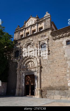 Museum von Santa Cruz in Toledo, Eingang mit plateresque Fassade und Portal, Gebäude aus dem 16. Jahrhundert, ehemaliges Hospital de Santa Cruz, Spanien. Stockfoto