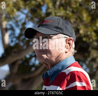 11. November 2023, Santa Barbara, Kalifornien, USA: Ein Veteran bei der jährlichen Zeremonie zum Veteranâ-Tag auf dem Santa Barbara Cemetery, â œHonoring All Who Have servedâ€, veranstaltet von Pierre Claeyssenâ Veterans Foundation. (Kreditbild: © Amy Katz/ZUMA Press Wire) NUR REDAKTIONELLE VERWENDUNG! Nicht für kommerzielle ZWECKE! Stockfoto