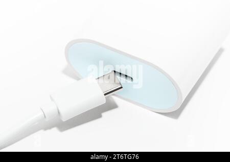 Ladegerät und USB-Kabel Typ-c, mit Schatten. Stockfoto