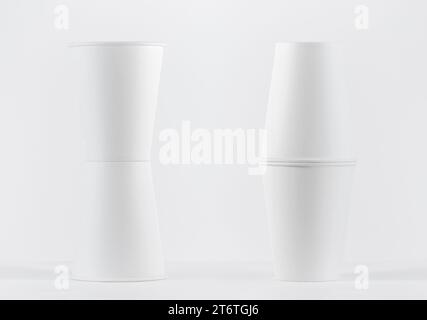 Weißes Pappbecher-Modell ohne Deckel, Kaffeetasse. Stockfoto