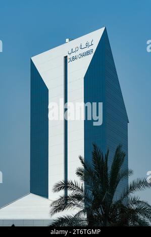 Dubai, Vereinigte Arabische Emirate. Juni 2019 Dubai Chamber of Commerce Building, eine gemeinnützige öffentliche Organisation, die die Entwicklung von Unternehmen, Investitionen und Wirtschaft in Dubai, VAE, unterstützt. Stockfoto