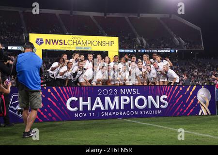 11. November 2023, San Diego, Kalifornien, USA: NJ/NY Gotham FC feiert den Sieg der NWSL-Meisterschaft 2023 zwischen OL Reign und NJ/NY Gotham FC im Snapdragon Stadium in San Diego, Kalifornien. (Kreditbild: © Brenton TSE/ZUMA Press Wire) NUR REDAKTIONELLE VERWENDUNG! Nicht für kommerzielle ZWECKE! Stockfoto