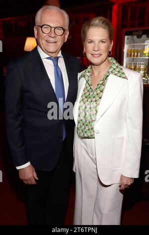 Cornelia Poletto mit Ehemann Rüdiger Grube bei der Premiere der Dinnershow Poletto Palazzo unter dem Motto Ladies First im Spiegelpalast an der Trabrennbahn Horn. Hamburg, 11.11.2023 *** Cornelia Poletto mit Ehemann Rüdiger Grube bei der Premiere der Poletto Palazzo Dinner Show unter dem Motto Ladies First im Spiegelpalast an der Trabrennbahn Horn Hamburg, 11 11 2023 Foto:xgbrcix/xFuturexImagex poletto 3140 Stockfoto