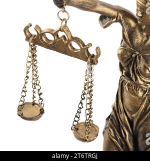 Die Statue von Lady Justice, isoliert auf Weiß. Symbol für faire Behandlung nach dem Gesetz Stockfoto