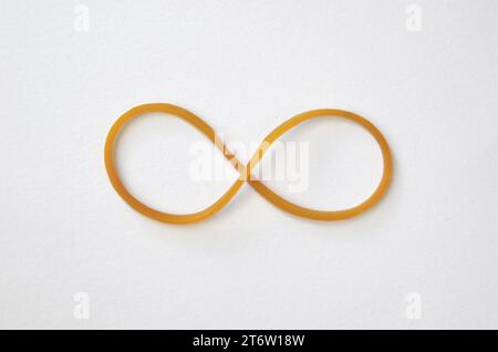 Symbole für die Kreislaufwirtschaft auf weißem Hintergrund Stockfoto