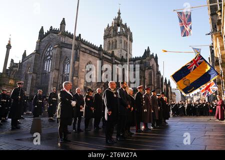 Premierminister Humza Yousaf nimmt an einer Gedenkveranstaltung in Edinburgh Teil. Bilddatum: Sonntag, 12. November 2023. Stockfoto