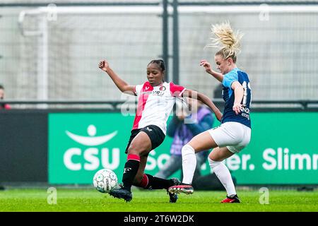 Rotterdam - Celainy Obispo von Feyenoord V1, Isa Dekker von AZ Alkmaar V1 während des Spiels zwischen Feyenoord V1 und AZ V1 bei Nieuw Varkenoord am 12. November 2023 in Rotterdam, Niederlande. (Box to Box Pictures/Yannick Verhoeven) Stockfoto