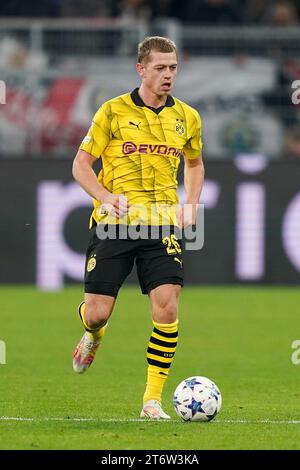 Borussia Dortmund Verteidiger Julian Ryerson (26) beim Spiel Borussia Dortmund FC gegen Newcastle United FC UEFA Champions League Runde 1 Gruppe F im BVB Stadion Dortmund am 7. November 2023 Stockfoto