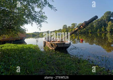 Eine Gabare am Ufer der Loire in der Nähe von Langeais - une gabare sur les Bords de loire du coté de Langeais Stockfoto