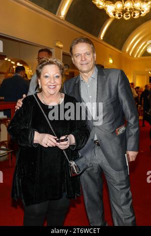 Angelika Mann, Ralf rasch bei der Theaterpremiere die Maria und der Mohamed im Schloßpark Theater Berlin. *** Angelika Mann, Ralf rasch bei der Theaterpremiere die Maria und der Mohamed im Schloßpark Theater Berlin Stockfoto