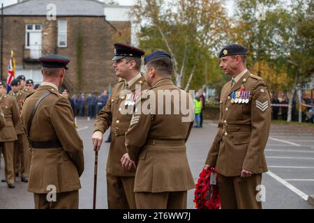 Brentwood, Essex, UK 12. November 2023 Brentwood's Annual Remembrance Day Parade and Service am Kriegsdenkmal an der Kreuzung mit Shenfield Road, wo die Kränze gelegt werden, und zwei Minuten Stille, um unsere Streitkräfte von Vergangenheit und Gegenwart zu unterstützen und an diejenigen zu erinnern, die ihr Leben im Dienst unseres Landes gegeben haben. Credit: Richard Lincoln/Alamy Live News Stockfoto