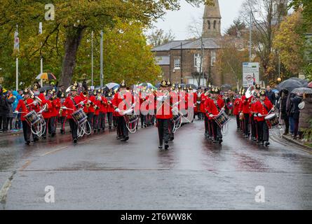 Brentwood, Essex, UK 12. November 2023 Brentwood's Annual Remembrance Day Parade and Service am Kriegsdenkmal an der Kreuzung mit Shenfield Road, wo die Kränze gelegt werden, und zwei Minuten Stille, um unsere Streitkräfte von Vergangenheit und Gegenwart zu unterstützen und an diejenigen zu erinnern, die ihr Leben im Dienst unseres Landes gegeben haben. Credit: Richard Lincoln/Alamy Live News Stockfoto