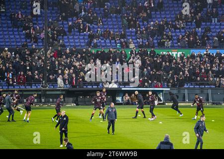 Rotterdam - Spieler von Feyenoord während des Eredivisie-Spiels zwischen Feyenoord und AZ im Stadion Feijenoord de Kuip am 12. November 2023 in Rotterdam, Niederlande. (Box to Box Pictures/Tom Bode) Stockfoto