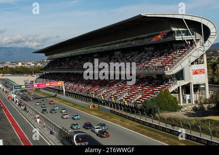 Montmelo, Espagne. November 2023. Rennen 2 startet während der 13. Runde des Clio Cup Europe 2023 vom 10. Bis 12. November 2023 auf dem Circuit de Barcelona-Catalunya in Montmelo, Spanien - Foto Xavi Bonilla/DPPI Credit: DPPI Media/Alamy Live News Stockfoto