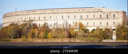 Nürnberg GER, Kongresshalle Nürnberg, 12.11.2023 GER, Nürnberg, 12.11.2023 die Kongresshalle in Nürnberg am Morgen des 12. November 2023 vom gegenüberliegenden Ufers des Großen Dutzendteich *** Nürnberg GER, Kongresshalle Nürnberg, 12 11 2023 GER, Nürnberg, 12 11 2023 die Kongresshalle Nürnberg am Morgen des 12. November 2023 vom gegenüberliegenden Ufer des Großen Dutzendteichs Copyright: XEibner-Pressefoto/SvenxKiesewetterx EP SKI Stockfoto