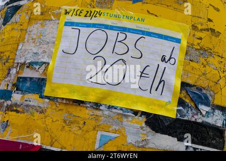 Persönlich gesucht. Jobs ab 20 Euro die Stunde zu vergeben. München Bayern Deutschland *** Mitarbeiter gesucht Jobs ab 20 Euro pro Stunde München Bayern Deutschland Copyright: XRolfxPossx Stockfoto