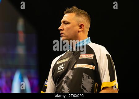 Wolverhampton, Großbritannien. November 2023, WV Active, Aldersley, Wolverhampton, England; 2023 PDC Grand Slam of Darts, 2. Tag Nachmittagssitzung; Chris Dobey Credit: Action Plus Sports Images/Alamy Live News Stockfoto