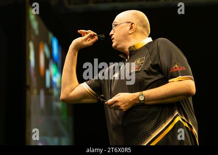 Wolverhampton, Großbritannien. November 2023, WV Active, Aldersley, Wolverhampton, England; 2023 PDC Grand Slam of Darts, 2. Tag Nachmittagssitzung; Andrew Gilding Credit: Action Plus Sports Images/Alamy Live News Stockfoto