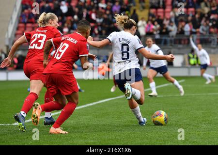 Onton, England am 12. November 2023. Grace Linton von Tottenham Hotspur Women bereitet sich auf das Ballkreuz beim FA Women's Super League Spiel zwischen den Spurs Women und Liverpool Women in der Brisbane Road, London, England am 12. November 2023 vor. Foto von Phil Hutchinson. Nur redaktionelle Verwendung, Lizenz für kommerzielle Nutzung erforderlich. Keine Verwendung bei Wetten, Spielen oder Publikationen eines einzelnen Clubs/einer Liga/eines Spielers. Quelle: UK Sports Pics Ltd/Alamy Live News Stockfoto