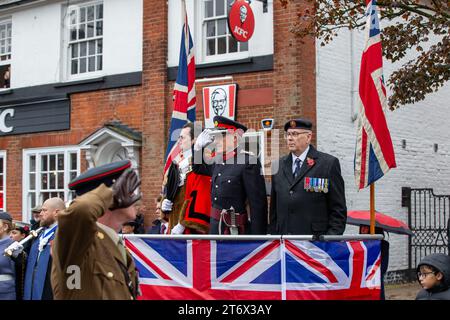 Brentwood, Essex, UK 12. November 2023 Brentwood's Annual Remembrance Day Parade and Service am Kriegsdenkmal an der Kreuzung mit Shenfield Road, wo die Kränze gelegt werden, und zwei Minuten Stille, um unsere Streitkräfte von Vergangenheit und Gegenwart zu unterstützen und an diejenigen zu erinnern, die ihr Leben im Dienst unseres Landes gegeben haben. Credit: Richard Lincoln/Alamy Live News Stockfoto