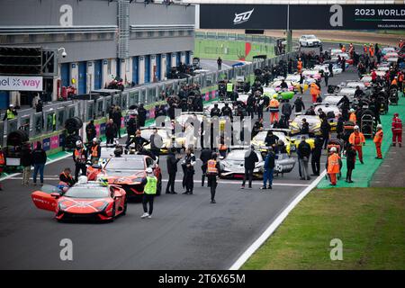 Rennstrecke Vallelunga, Rom, Italien 12 11 2023 - Lamborghini Super Trofeo Europe Runde 5, Tag 2, pro/pro AM Race1 Startrasteransicht auf der Rennstrecke mit Lamborghini Huracan. Foto: Fabio Pagani/Alamy Live News Stockfoto