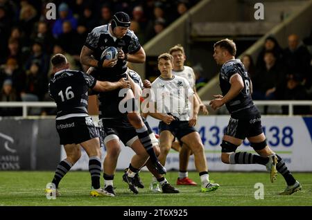 Newcastle Falcons' Sebastian de Chaves in Aktion während des Gallagher Premiership Matches im Kingston Park, Newcastle upon Tyne. Bilddatum: Sonntag, 12. November 2023. Stockfoto