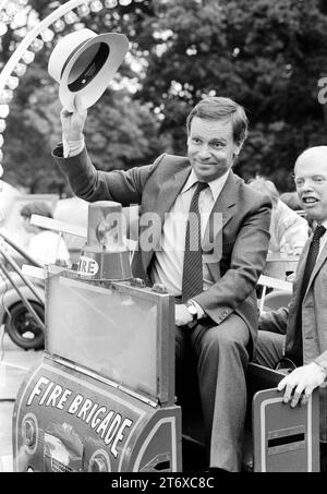 Jeffrey Archer, Baron Archer von Weston-super-Mare, Bestseller-Autor und ehemaliger in Ungnade gefallener Parlamentsabgeordneter, besuchte 1988 ein Landfest in Oxfordshire. Stockfoto