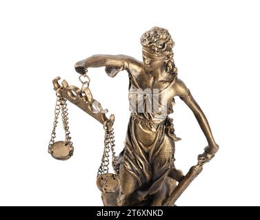 Die Statue von Lady Justice, isoliert auf Weiß. Symbol für faire Behandlung nach dem Gesetz Stockfoto