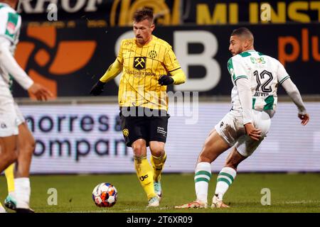 KERKRADE, NIEDERLANDE - 12. NOVEMBER: Marvin Pourie übergibt den Ball während des niederländischen Keuken Kampioen Divisie-Spiels zwischen Roda JC Kerkrade und FC Groningen im Parkstad Limburg Stadion am 12. November 2023 in Kerkrade, Niederlande. (Foto von Orange Pictures) Stockfoto