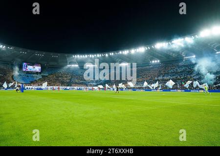 Salerno, Italien. November 2023. Anhänger der SS Latium während des Spiels der Serie A zwischen SS Latium und AS Roma am 12. November 2023 in Rom. Quelle: Giuseppe Maffia/Alamy Live News Stockfoto