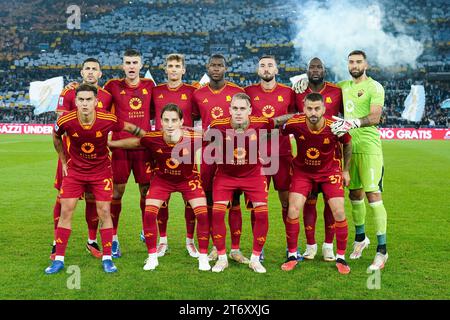 Salerno, Italien. November 2023. AS Roma stehen während des Spiels der Serie A zwischen SS Lazio und AS Roma am 12. November 2023 im Stadio Olimpico in Rom. Quelle: Giuseppe Maffia/Alamy Live News Stockfoto