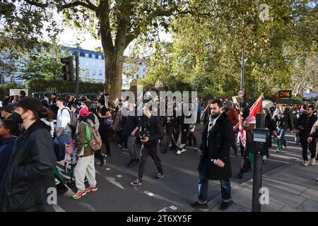 Eine Auswahl von Fotos, die am 11. November 2023 vom pro-palästinensischen Marsch und Waffenstillstandswochenende aufgenommen wurden. Stockfoto