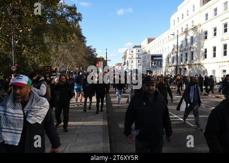Eine Auswahl von Fotos, die am 11. November 2023 vom pro-palästinensischen Marsch und Waffenstillstandswochenende aufgenommen wurden. Stockfoto