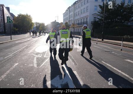 Eine Auswahl von Fotos, die am 11. November 2023 vom pro-palästinensischen Marsch und Waffenstillstandswochenende aufgenommen wurden. Stockfoto
