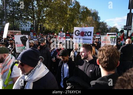 Eine Auswahl von Fotos, die am 11. November 2023 vom pro-palästinensischen Marsch und Waffenstillstandswochenende aufgenommen wurden. Stockfoto
