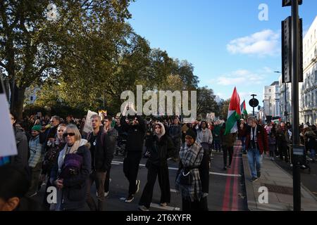 Eine Auswahl von Fotos, die am 11. November 2023 vom pro-palästinensischen Marsch und Waffenstillstandswochenende aufgenommen wurden. Stockfoto