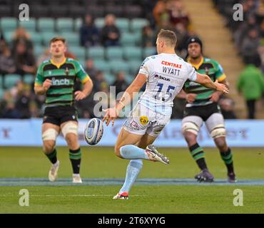 Northampton ENGLAND – 12. November 2023: Tommy Wyatt von Exeter Chiefs tritt das Feld während des Spiels zwischen Northampton Saints und Exeter Chiefs Rugby im Cinch Stadium Franklin’s Gardens an. Northampton Großbritannien. Stockfoto