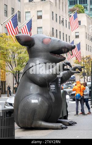 „Scabby“ ist eine aufblasbare Riesenrat bei den Demonstrationen der Union, New York City, USA Stockfoto