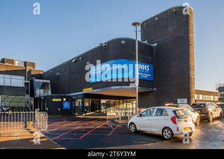 Haupteingang zum NHS Royal Alexandra Hospital, Paisley, Renfrewshire, Schottland, Großbritannien Stockfoto