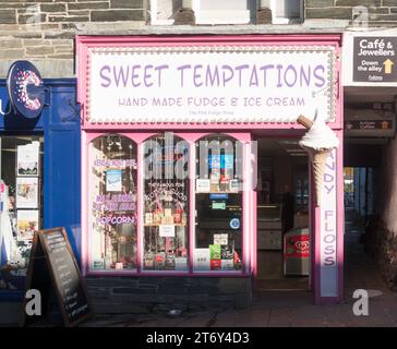 Sweet Temptations ein unabhängiges Geschäft mit handgemachtem Fudge und Eis in Keswick, England, Großbritannien Stockfoto