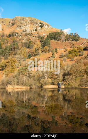 Herbstansicht der NAB-Narbe in Rydal Water, England, Großbritannien Stockfoto