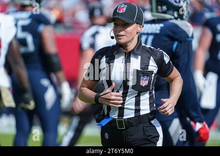 Tampa Bay, Florida, USA, 12. November 2023, weibliche NFL-Schiedsrichterin im Raymond James Stadium. (Foto: Marty Jean-Louis) Stockfoto