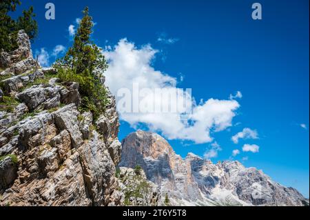 Dolomiten, fünf Türme. Atemberaubendes Panorama der Berge über Cortina d'Ampezzo. Stockfoto