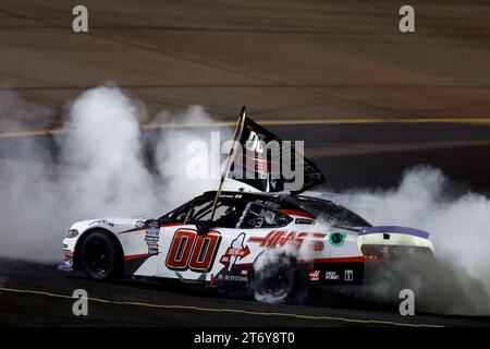 4. November 2023, Avondale, AZ, USA: NASCAR Xfinity Series Driver, Cole Custer (00) gewinnt die NASCAR Xfinity Series Championship auf dem Phoenix Raceway in Avondale AZ. (Credit Image: © Stephen A Arce Grindstone Media/ASP) NUR REDAKTIONELLE VERWENDUNG! Nicht für kommerzielle ZWECKE! Stockfoto